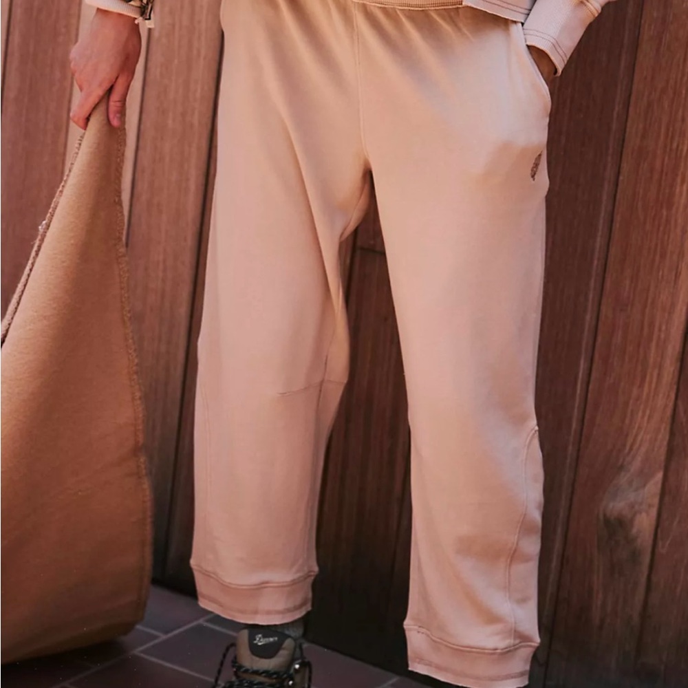 FP Movement x Hatch Intercept Pants
NWT MAKE ME AN OFFER!!!
